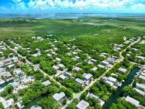 29283 Coconut Palm Dr in Big Pine Key, FL - Building Photo - Building Photo