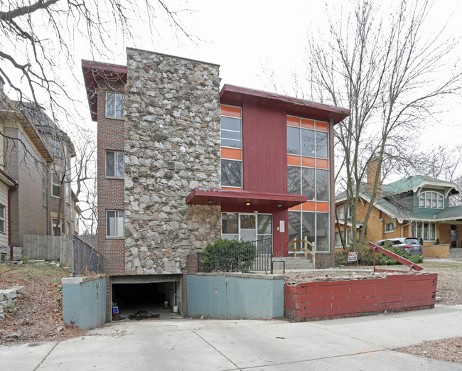 3017 W Highland Blvd in Milwaukee, WI - Foto de edificio - Building Photo