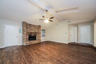5551 Edenfield Rd in Jacksonville, FL - Building Photo - Building Photo