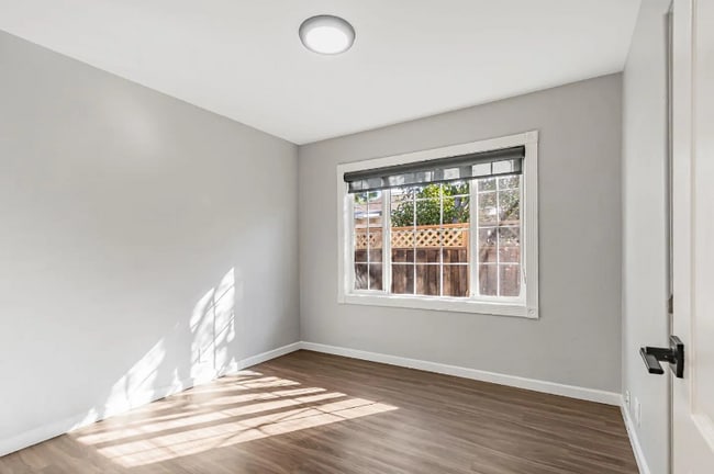 2571 Los Coches Ave in San Jose, CA - Foto de edificio - Building Photo