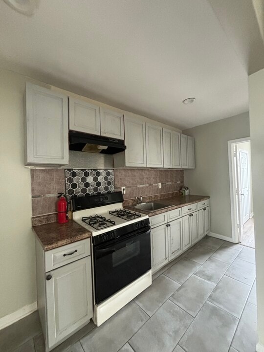 29 Taylor St, Unit 2 in Newark, NJ - Building Photo