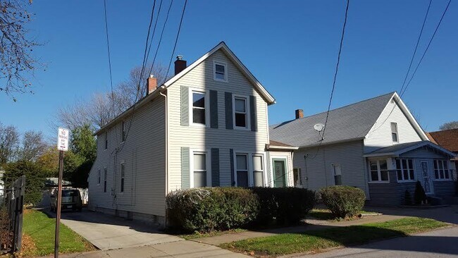 3408 Paris Ave-Unit -Up in Cleveland, OH - Foto de edificio - Building Photo