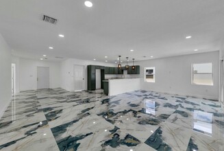 2935 NW 8th Ct in Fort Lauderdale, FL - Building Photo - Building Photo