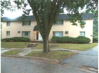 Flintridge Court in Rockford, IL - Building Photo