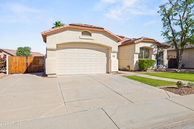 6586 W Oraibi Dr in Glendale, AZ - Building Photo - Building Photo