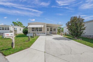 303 Marlette Dr in North Port, FL - Building Photo