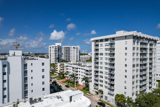 West Bay Gardens Condominiums in Miami Beach, FL - Building Photo - Building Photo