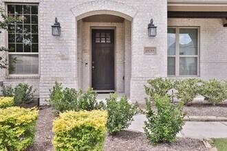 10255 S Goshawk Trl in Conroe, TX - Foto de edificio - Building Photo