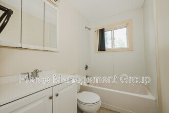 845 Mammoth Rd in Manchester, NH - Building Photo - Building Photo