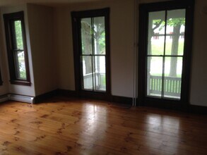 107 E Pleasant St in Amherst, MA - Building Photo - Building Photo