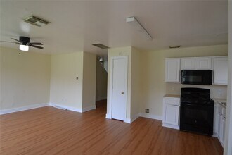 3811 E Traditions Ct in Houston, TX - Building Photo - Building Photo