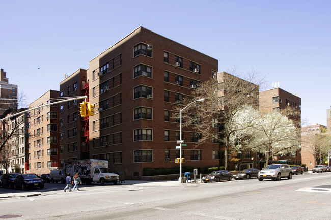 711 W End Ave in New York, NY - Building Photo - Building Photo