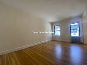 395A Harvard St, Unit 6 in Brookline, MA - Foto de edificio - Building Photo