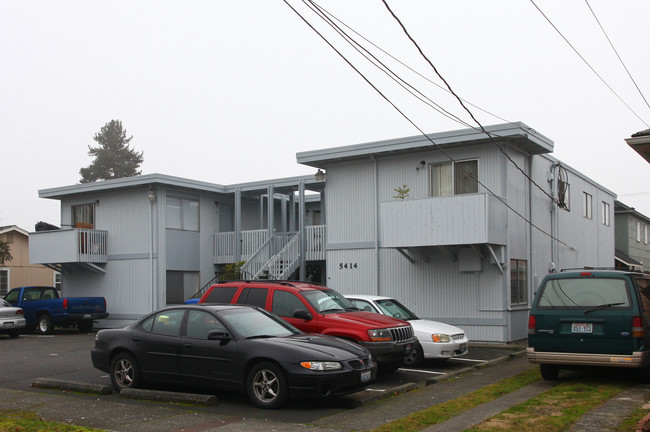 5414 S Warner St in Tacoma, WA - Foto de edificio - Building Photo