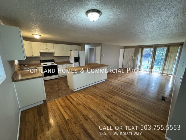 18531 Kristi Way in Lake Oswego, OR - Foto de edificio - Building Photo