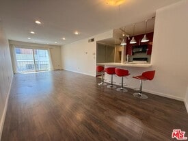5257 Radford Ave in Los Angeles, CA - Building Photo