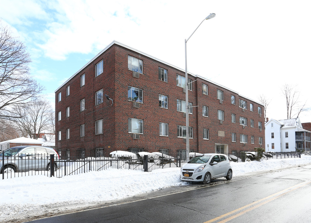 1580 Broad St in Hartford, CT - Building Photo