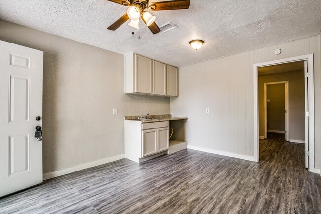 4820 Oak Ave in Pasadena, TX - Building Photo - Building Photo