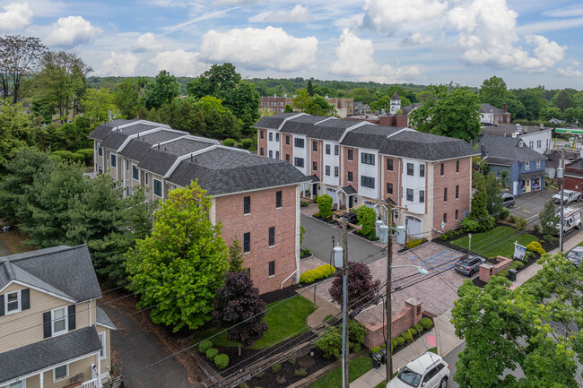 The Brownstones at Caldwell in Caldwell, NJ - Building Photo - Building Photo