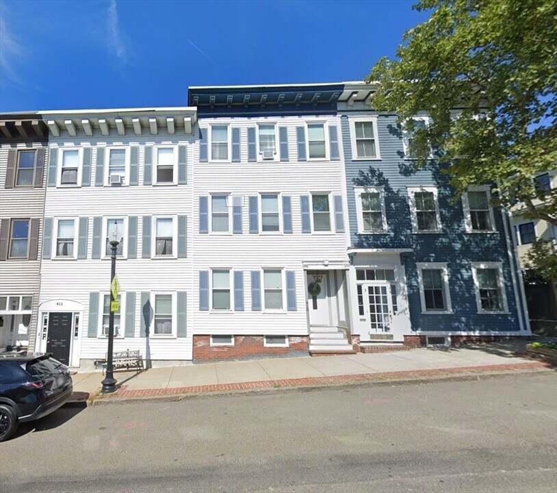 413 Bunker Hill St in Boston, MA - Building Photo