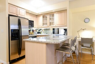 192 Adelaide St W in Toronto, ON - Building Photo - Building Photo