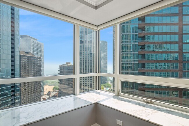 512 N McClurg Ct in Chicago, IL - Building Photo - Building Photo