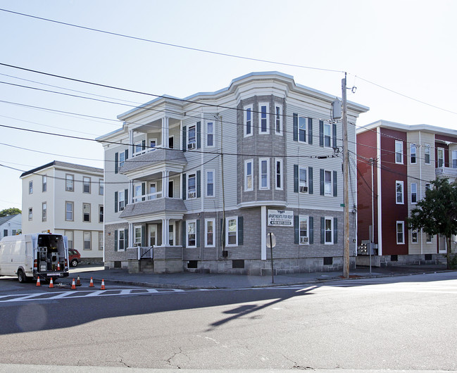 28-40 Aiken St in Lowell, MA - Building Photo - Building Photo