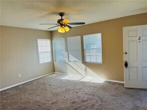262 Corona Ave-Unit -2 in Long Beach, CA - Building Photo - Building Photo
