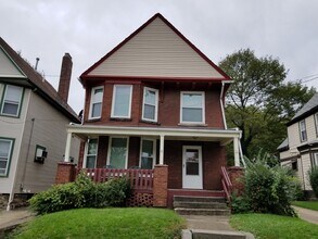 34 S Adams St in Akron, OH - Foto de edificio - Building Photo