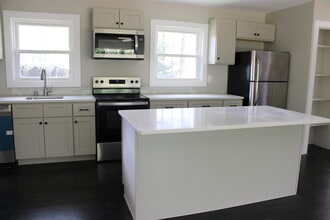 3318 Hilltop Cir in Gainesville, GA - Building Photo - Building Photo