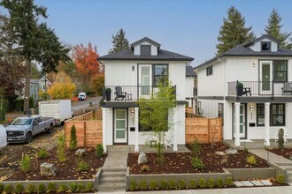 808 3rd St in Lake Oswego, OR - Building Photo - Building Photo