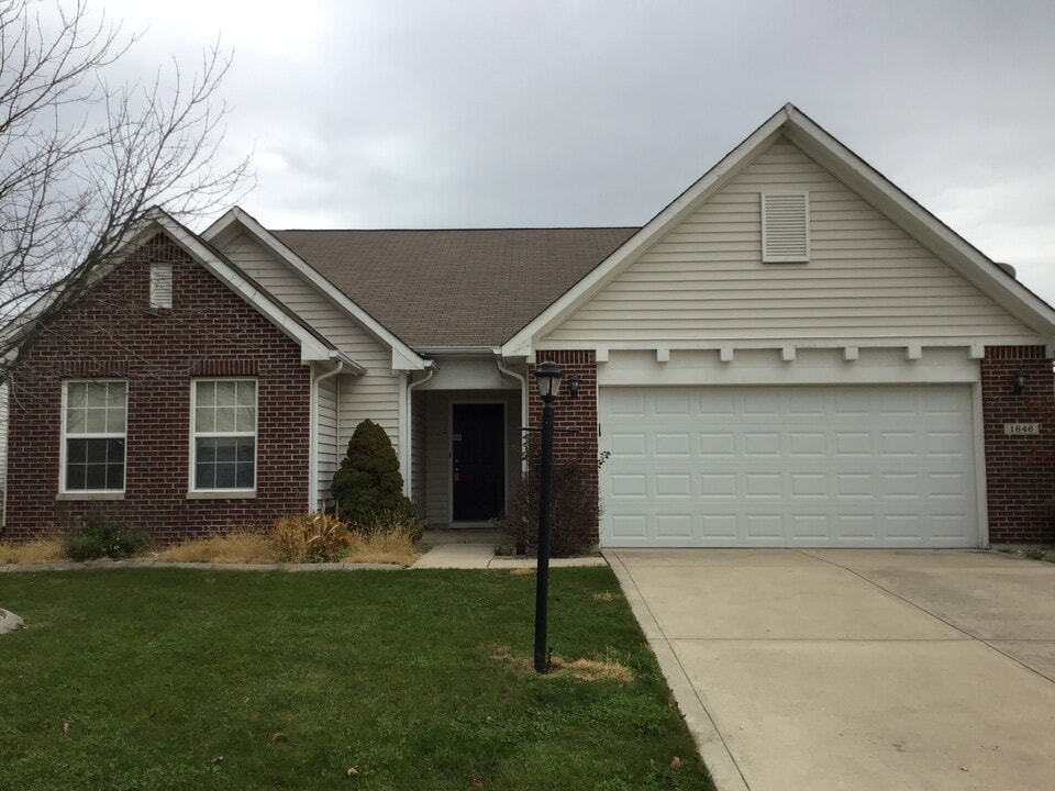 1646 Quinn Creek Dr in Brownsburg, IN - Building Photo