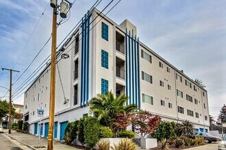 1008 E 23rd St in Oakland, CA - Foto de edificio - Building Photo