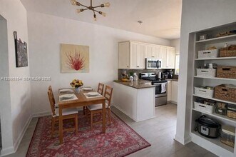 701 Meridian Ave in Miami Beach, FL - Building Photo - Building Photo