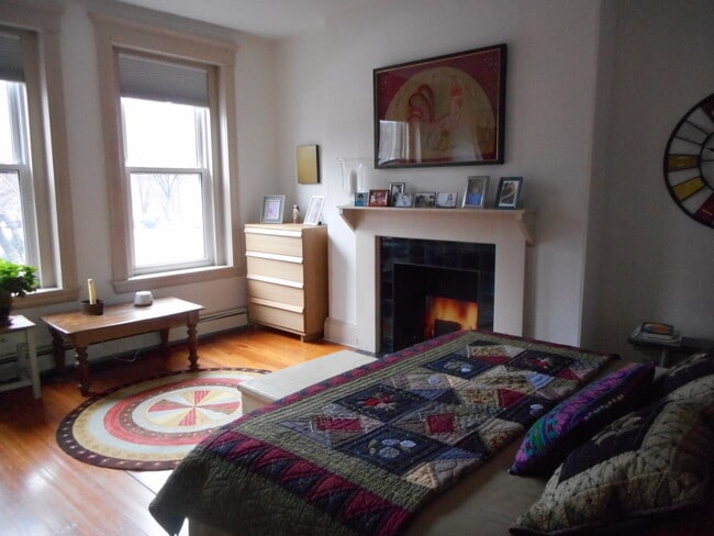 12 Parkway Rd, Unit 1 in Brookline, MA - Building Photo - Building Photo