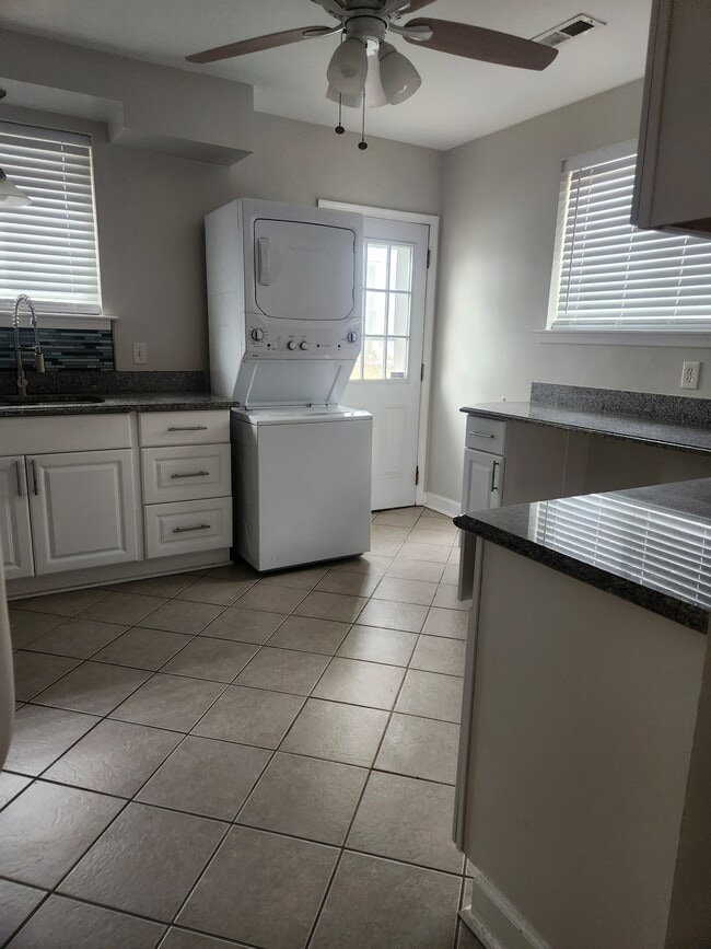 9334 Peachtree St, Unit A in Norfolk, VA - Foto de edificio - Building Photo