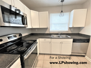 1488 Deer Lake Cir in Lexington, KY - Building Photo - Building Photo