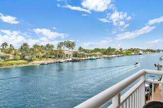 1050 Hillsboro Mile in Hillsboro Beach, FL - Building Photo - Building Photo