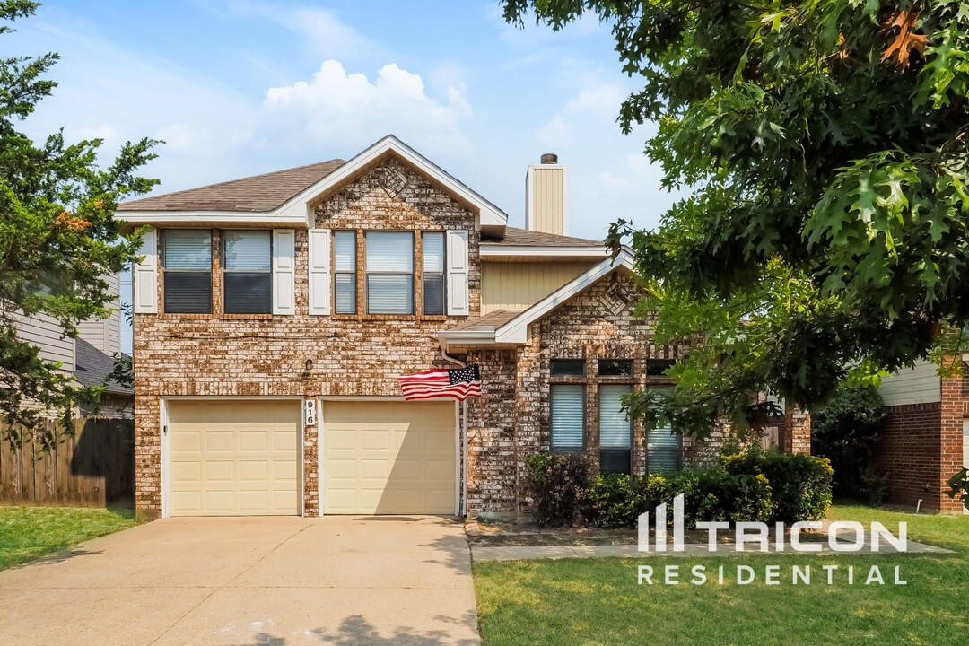 916 Simon Dr in Cedar Hill, TX - Building Photo