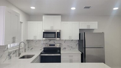 618 SW 14th Terrace in Fort Lauderdale, FL - Building Photo - Building Photo