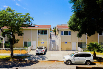 811-817 Rose Ave in Long Beach, CA - Building Photo - Building Photo