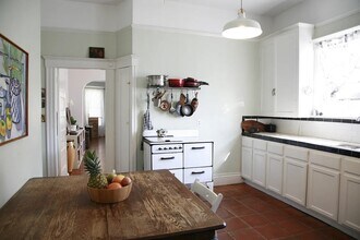 6141 Monterey Rd in Los Angeles, CA - Foto de edificio - Building Photo