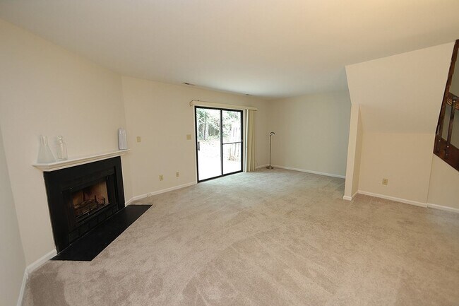 112 Mossbark Ln in Chapel Hill, NC - Building Photo - Building Photo