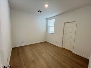 600 Carriage Hill Dr in Las Vegas, NV - Building Photo - Building Photo