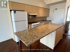 29 Singer Ct in Toronto, ON - Building Photo - Building Photo