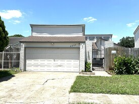 4234 Willow Beach Dr in Houston, TX - Building Photo