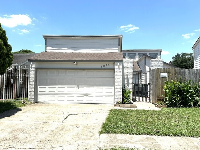 4234 Willow Beach Dr