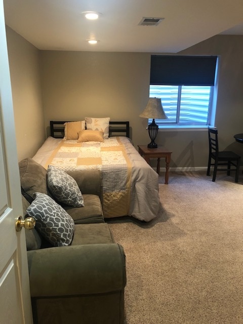 6142 Dunraven Rd, Unit Basement studio