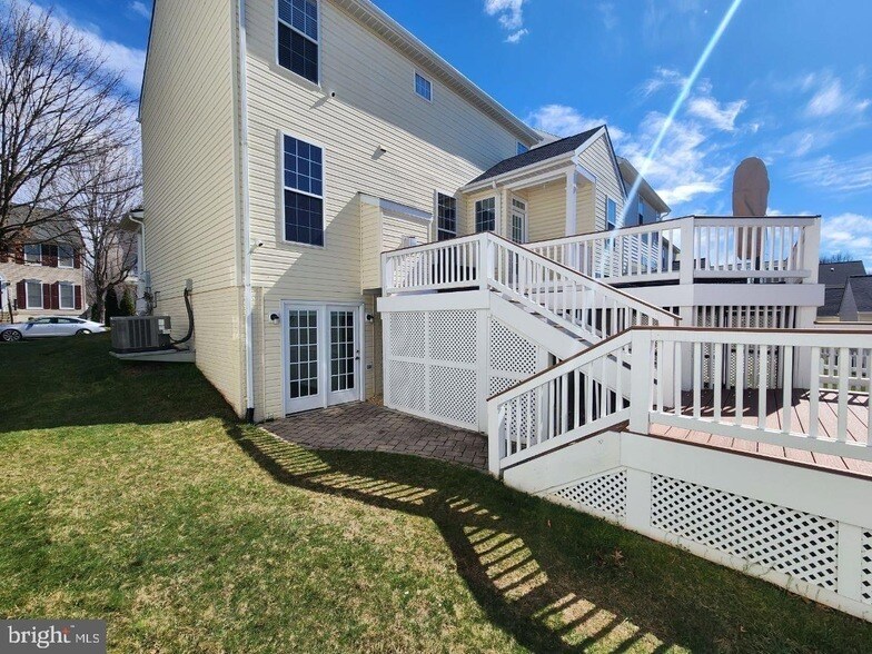19028 Noble Oak Dr in Germantown, MD - Foto de edificio