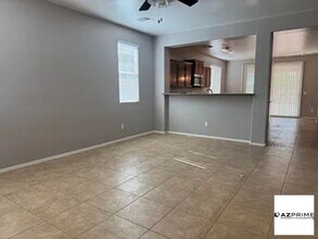 8018 S 70th Ln in Phoenix, AZ - Foto de edificio - Building Photo